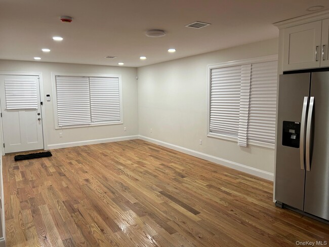 Building Photo - 53 Hewlett St