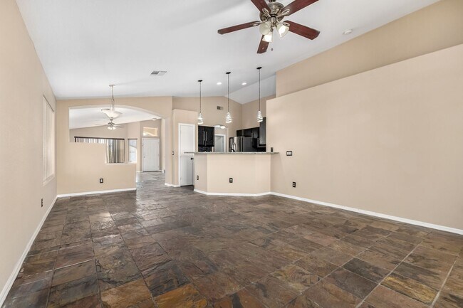 Building Photo - Charming 4-Bedroom Peoria Home with Private Pool – Great Location!