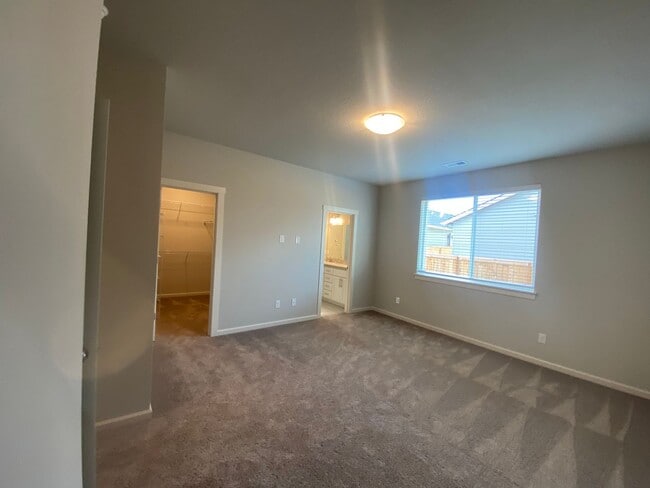 Building Photo - LONGVIEW AREA RANCH STYLE HOME ON LARGE CO...