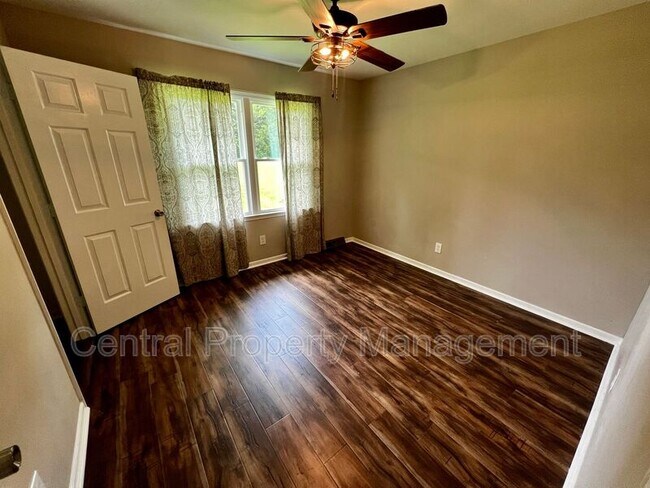 Building Photo - 103 Newman Dr