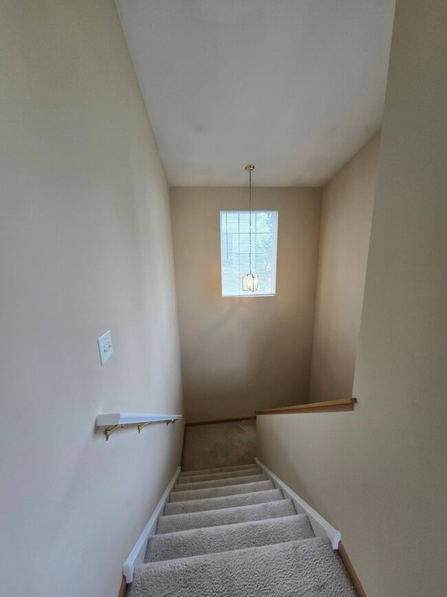 Building Photo - 1531 Silverstone Dr