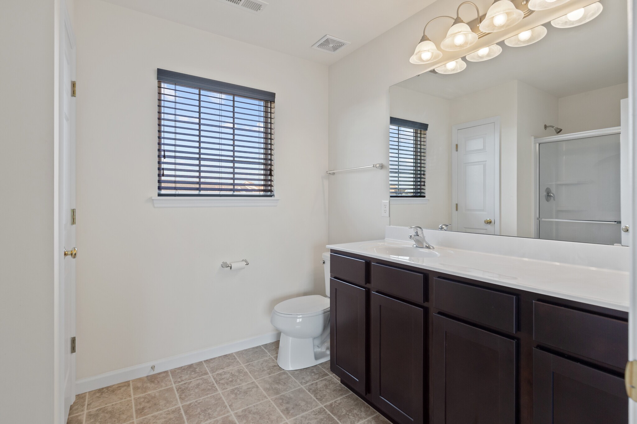 Building Photo - 614 Prairiegate Ct