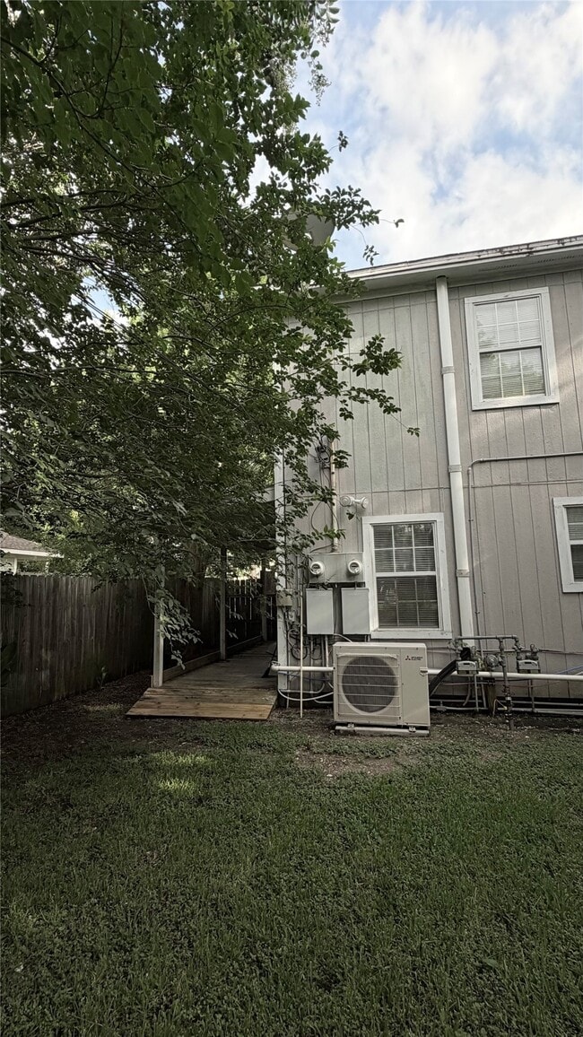 Building Photo - 1118 Hunter Dr