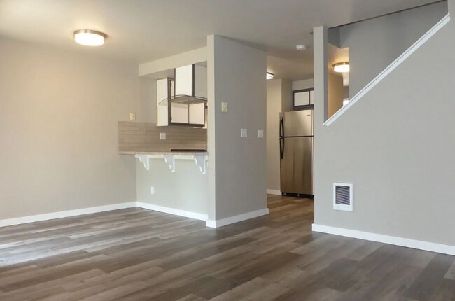 Building Photo - 2743 NE Mesa Ct