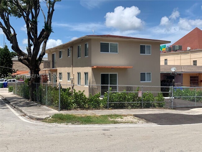Building Photo - 901 NW 22nd Pl
