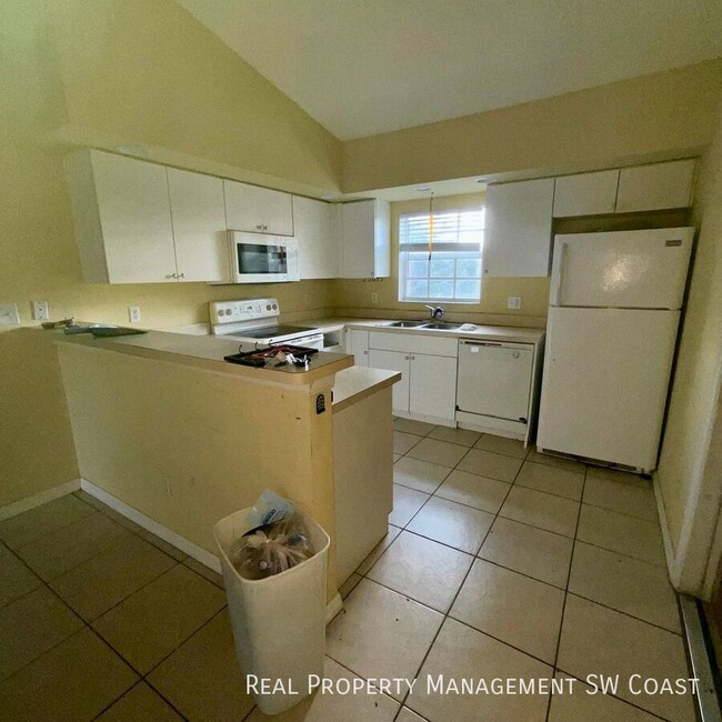 Building Photo - 3940 20th St W