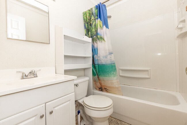 Building Photo - 2BR/1BA (with possible 3rd Bedroom) in Summerfield