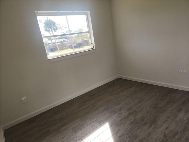 Building Photo - 1140 Queen Rd