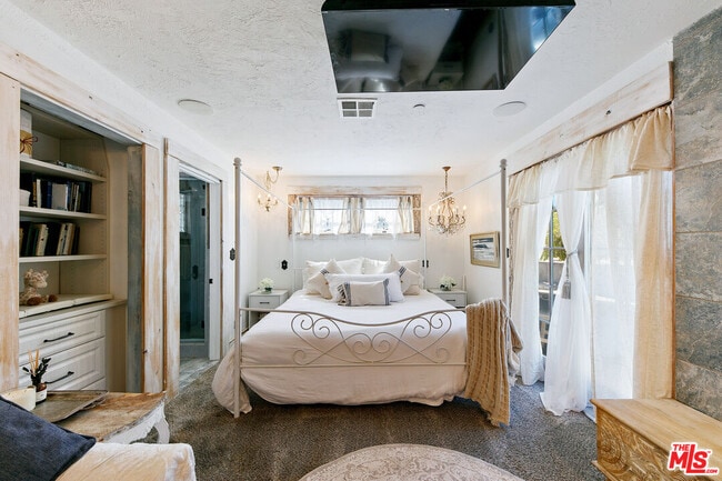 Building Photo - 2851 Seabreeze Dr