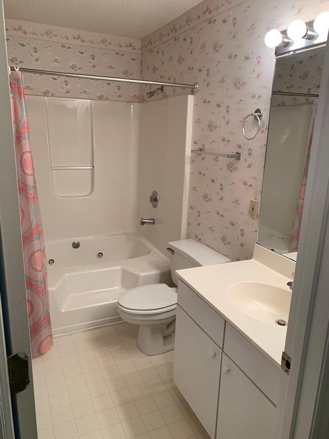 Building Photo - GROUND FLOOR 2 BEDROOM 2 BATH AT MYRTLE GREENS $1,300