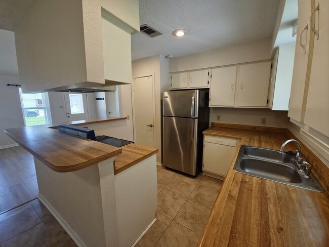 Building Photo - 371 Forest Loop