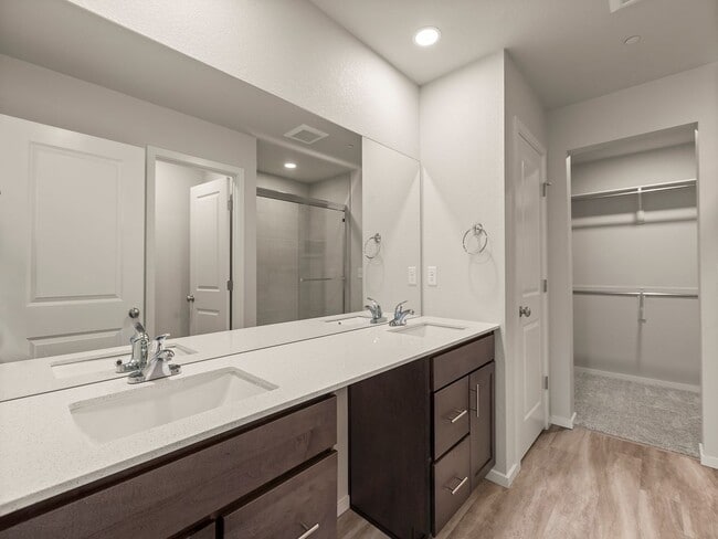Building Photo - Beautiful 3 Bed 2.5 Bath Townhome in North...