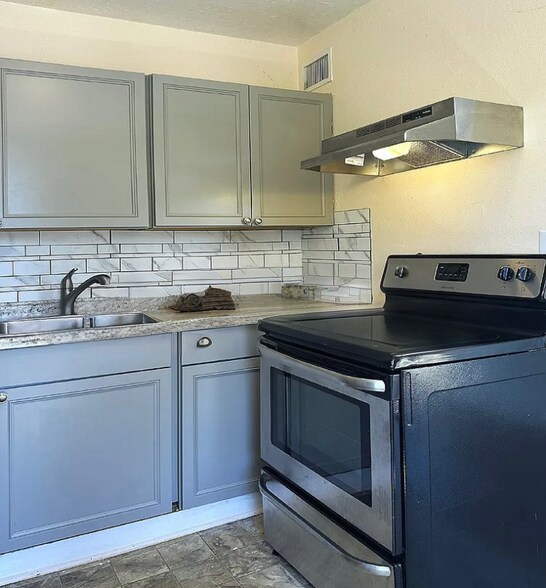 Building Photo - 1431 W 18th St