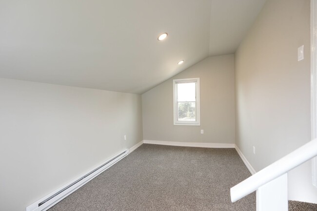 Building Photo - 334 Ann St