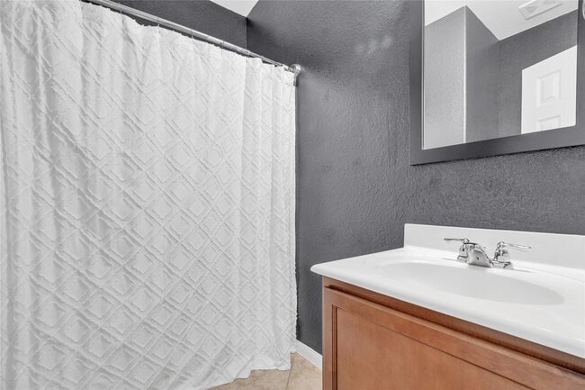 Building Photo - 15419 Benson Landing Dr