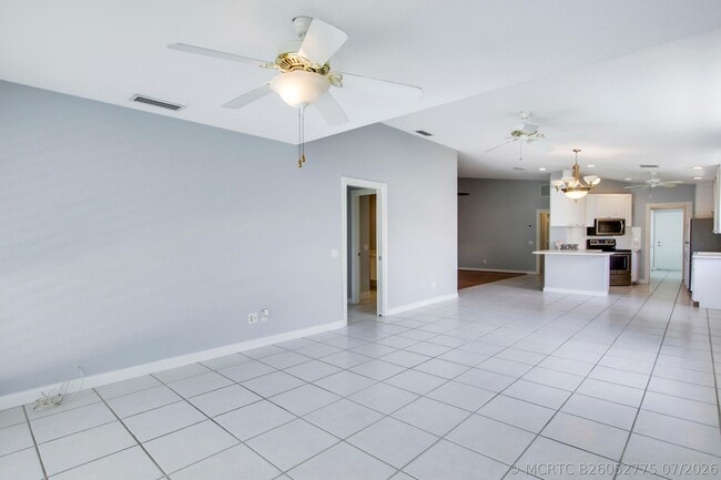 Building Photo - 10870 SW Dardanelle Dr