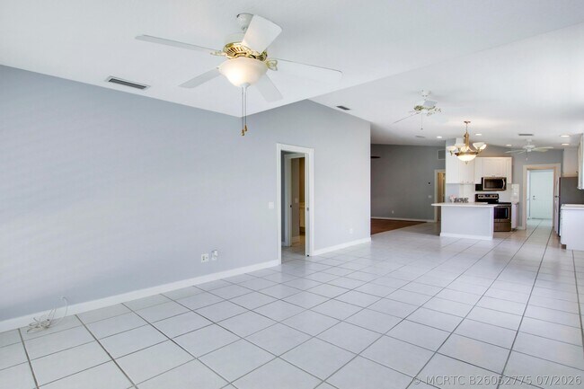 Building Photo - 10870 SW Dardanelle Dr