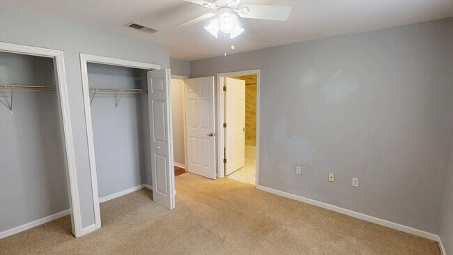 Building Photo - 910 Ave A