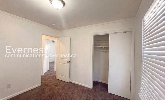 Building Photo - 7701 W 95th Terrace