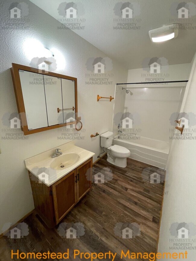 Building Photo - Homestead loves their tenants! 1/2 one months rent!