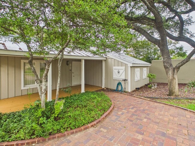 Building Photo - Charming 2BR/2BA with incredible storage in Fredericksburg, TX!