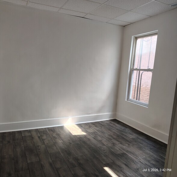 bedroom - 6 School St
