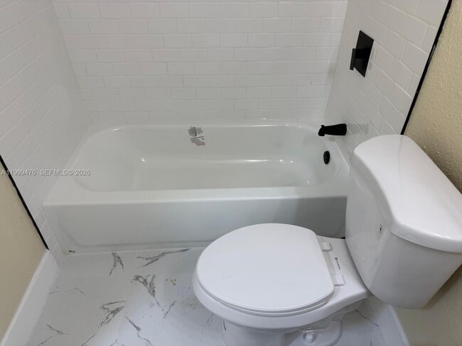 Building Photo - 2310 W 60th St