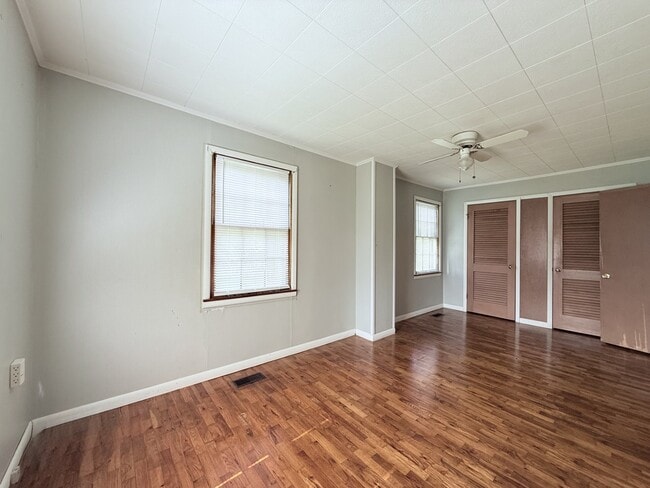 Building Photo - 383 Westover Rd