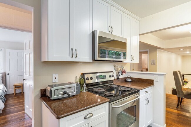 Building Photo - 3177 NE 84th St