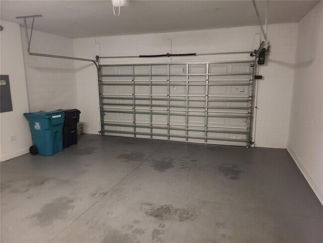 Building Photo - 13825 Benavente Ave
