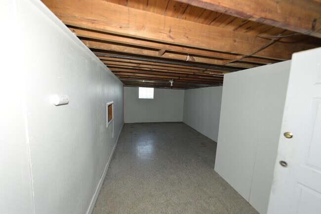 Building Photo - 6127 Shillington Dr