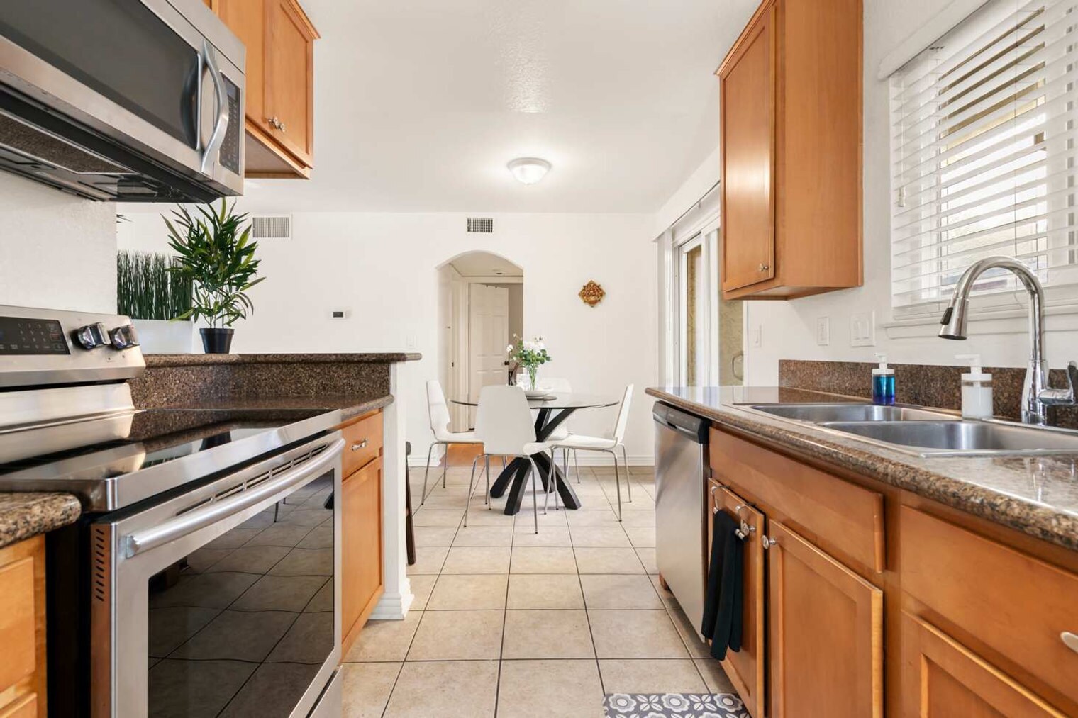 Building Photo - 1000 Estes St