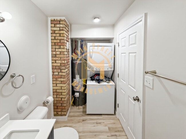 Building Photo - 2 Bed 1 Bath Single Family Home