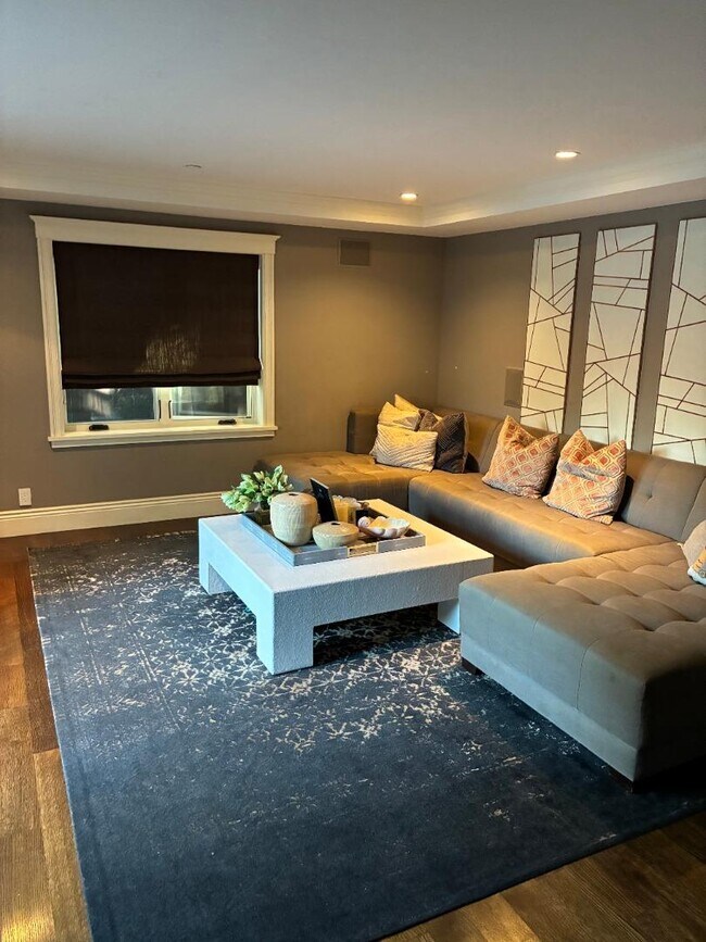 Building Photo - 212 Dwight Rd