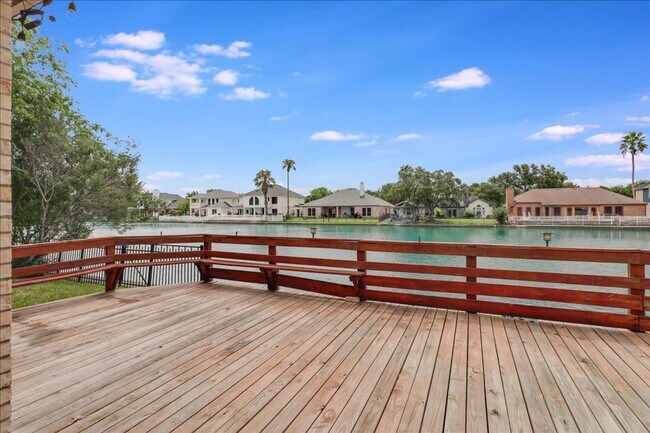 Building Photo - 7426 Lake Travis Dr