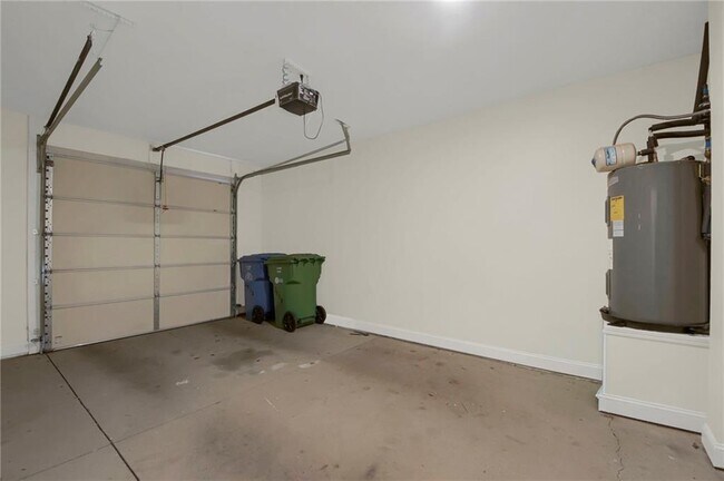 Building Photo - 2042 Bolton Rd NW