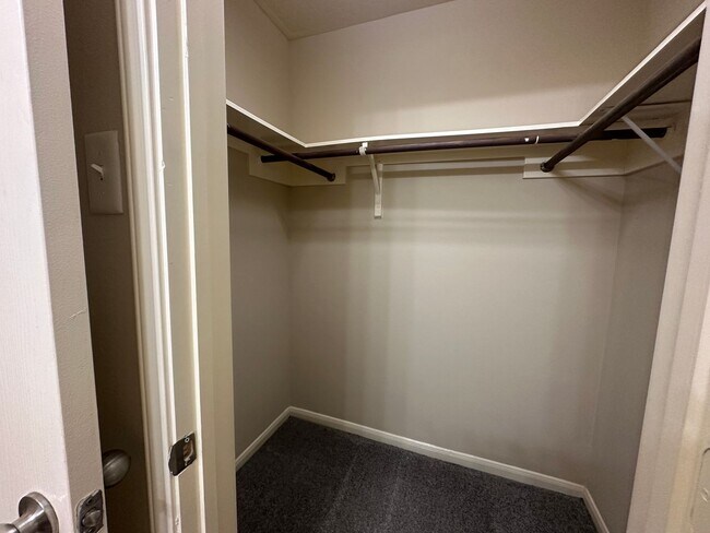 Building Photo - For Lease | 3 Bed, 2 Bath | 1,216 Sq Ft | ...