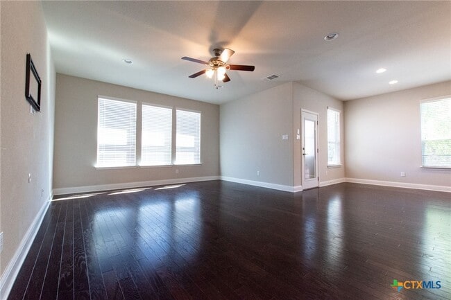 Building Photo - 846 Olive Ln