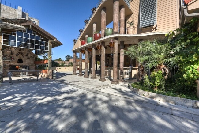 Building Photo - 614 Pine Gully Rd