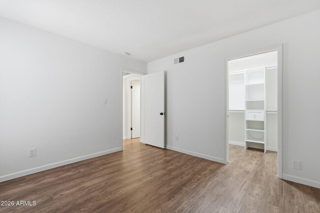 Building Photo - 231 N Robson