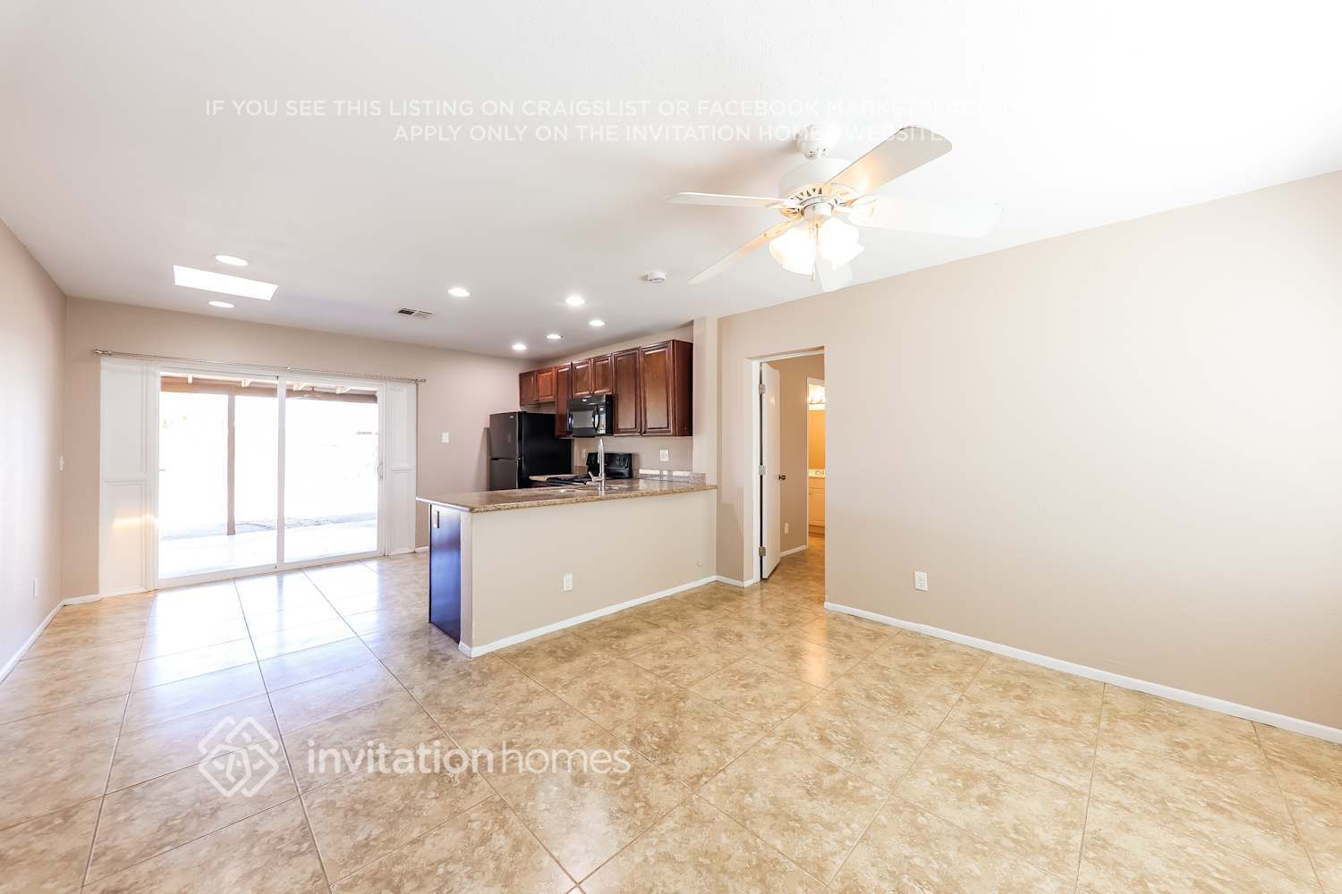 Building Photo - 2332 W Hartford Ave