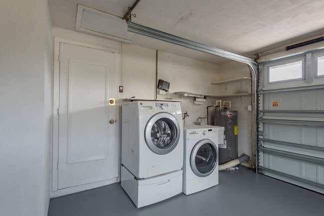 Building Photo - 10521 Oak Hill Dr