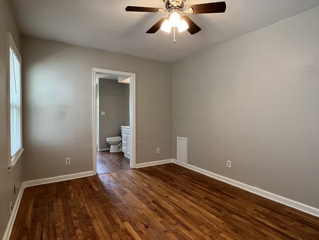 Building Photo - "Spacious 3-Bedroom Duplex with 2 Full Bat...