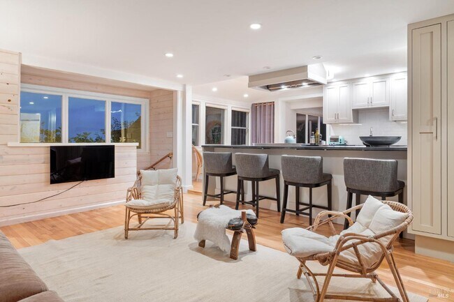 Building Photo - 40 Laurel Ave