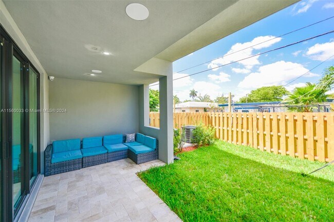 Building Photo - 2921 SW 26th St