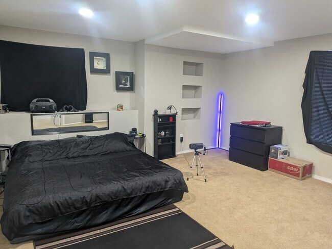 Building Photo - 5615 S Quemoy Ct