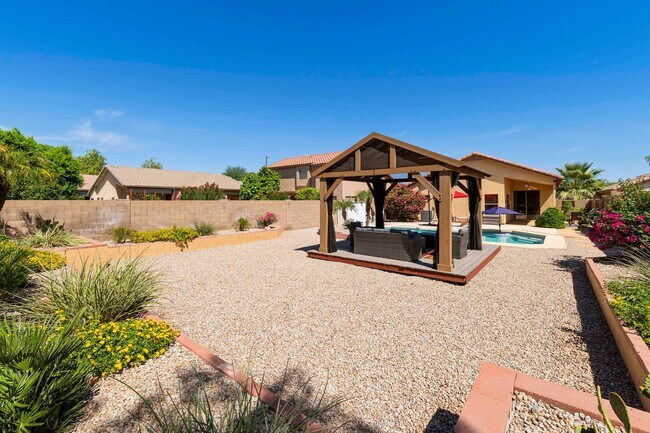 Building Photo - Gorgeous fully furnished home in Gilbert w...