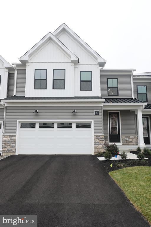 Building Photo - 4 Cherry Ln