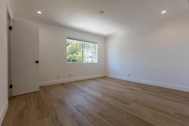 Building Photo - 20930 Parthenia St