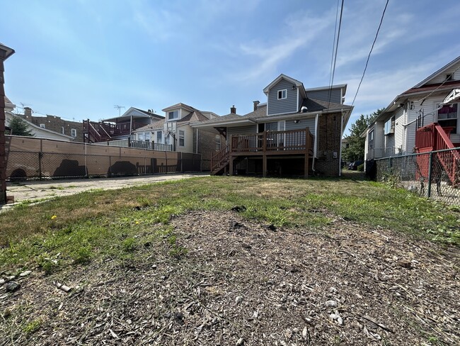 Building Photo - 4942 W Altgeld St